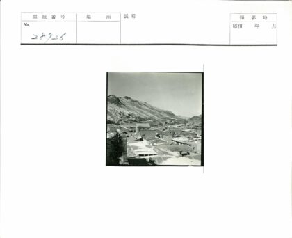 山丘小镇平顶建筑鸟瞰.jpg