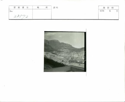 山丘小镇建筑风光.jpg