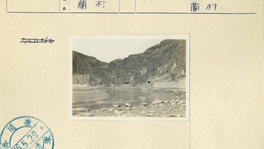 山丘湖泊岩洞海岸风光.jpg