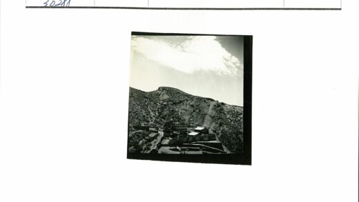 山区坡地村落风光.jpg
