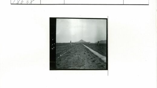 山区小路雕像景观.jpg