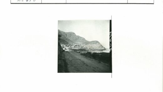 山区小镇土路风貌.jpg