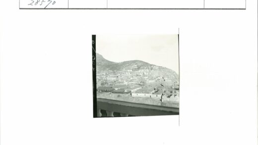 山区小镇建筑风景.jpg