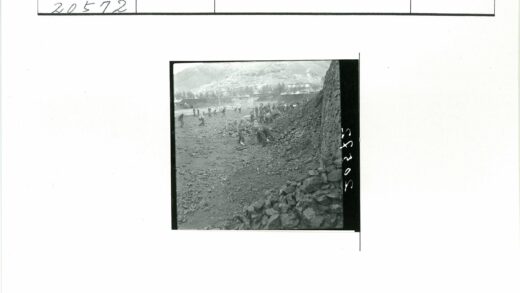 山区岩石景观工作场景.jpg