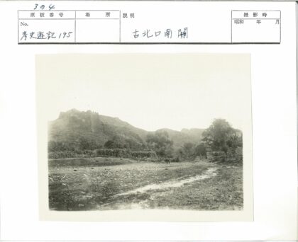 山区废墟与林间小路景观.jpg