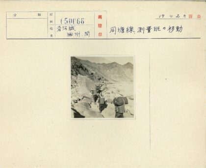 山区徒步背货人.jpg