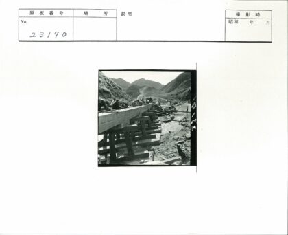 山区木桥建造实景.jpg