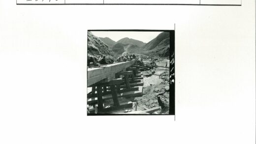 山区木桥建造实景.jpg