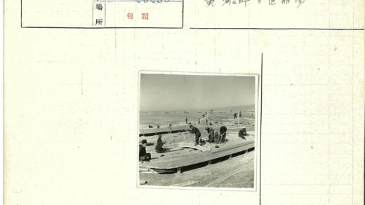 山区木结构建筑历史场景.jpg