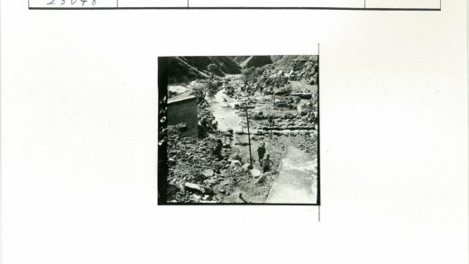 山区河边地质勘探工作场景.jpg