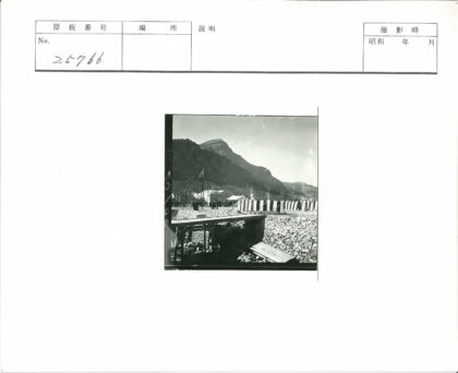 山区聚会条纹帐篷美国国旗.jpg
