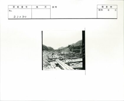 山区铁路修建施工现场.jpg