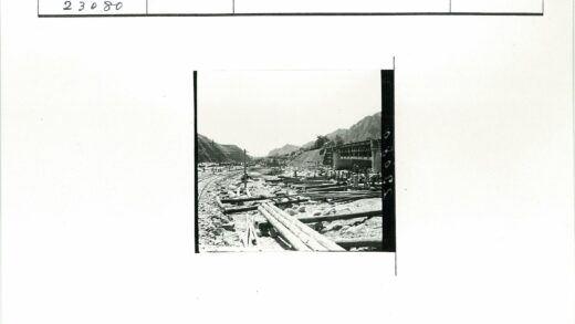 山区铁路修建施工现场.jpg