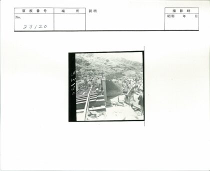 山区铁路桥建设现场.jpg
