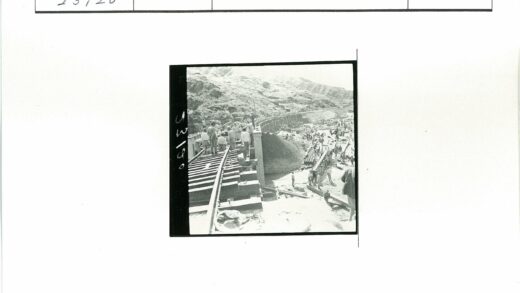 山区铁路桥建设现场.jpg
