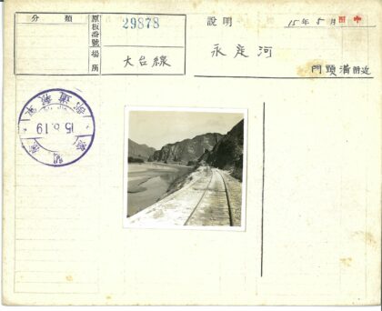山区铁路沿河风景.jpg