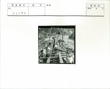 山区隧道木桥施工实景.jpg