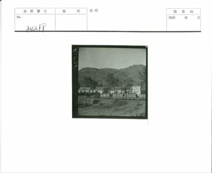 山区露天火车车厢风景.jpg