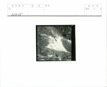 山坡岩石斜坡冒烟草地土路.jpg