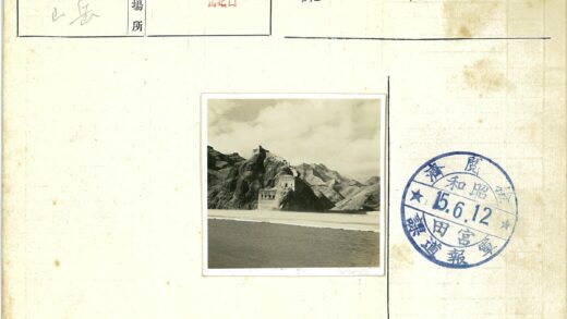 山坡拱窗海景建筑.jpg