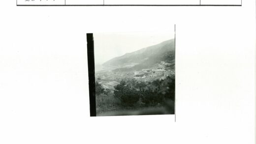 山坡沿海村庄自然景观.jpg