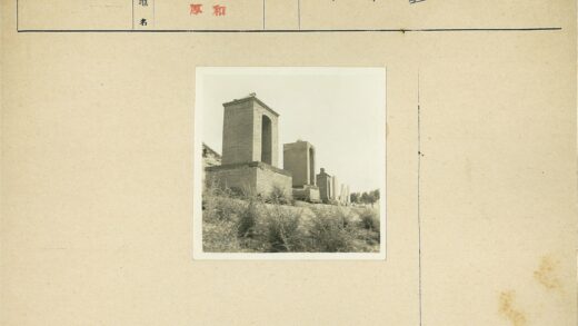 山坡砖拱建筑遗址.jpg