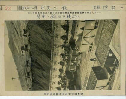 山坡铁路货运列车与远桥.jpg