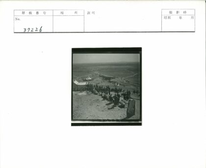 山坡露营俯瞰群山平原.jpg