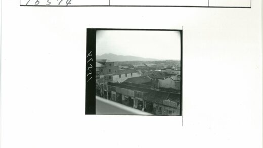 山城瓦顶商街风貌.jpg