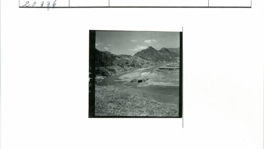 山峦梯田与晴空河流.jpg