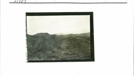 山峦植被覆盖自然风光全景图.jpg