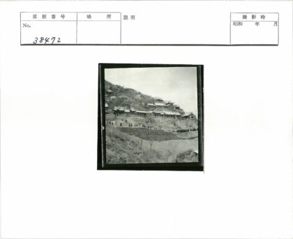 山径徒步与贫瘠山地风光.jpg