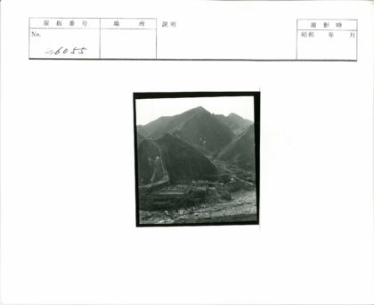 山村河床与崎岖山脉.jpg