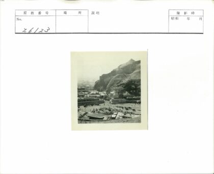 山村聚落与蜿蜒道路生活场景.jpg