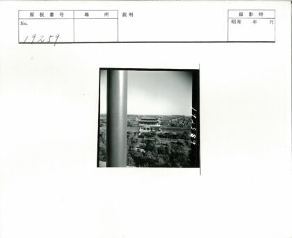 山林古建与立柱晴空.jpg