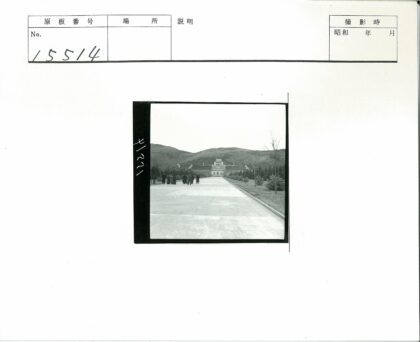 山林古建石径行人.jpg