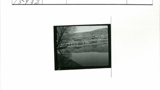 山水宝塔木桥风景.jpg