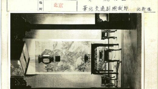 山水画前装饰灯笼.jpg