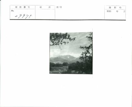 山脉房屋屋顶树木云景.jpg