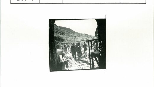 山脉铁轨人群历史影像.jpg
