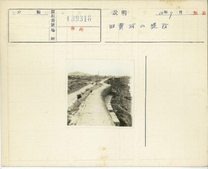 山脊石径与远山风光.jpg