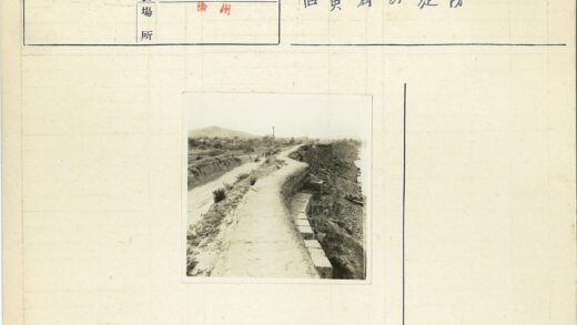 山脊石径与远山风光.jpg
