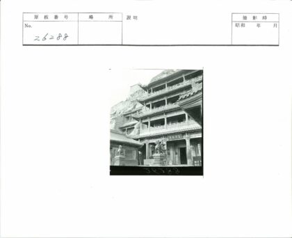 山腰木构古建狮子雕像入口.jpg