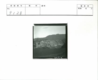山谷岩石建筑景观.jpg