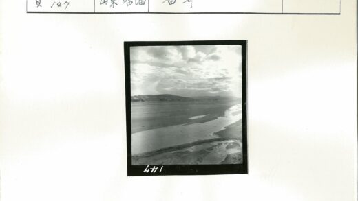 山谷河流多云天空远山.jpg