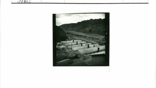 山谷烟囱建筑风景.jpg