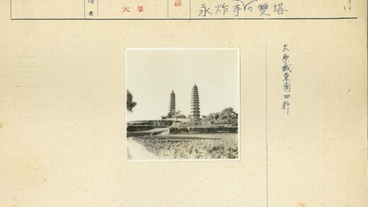 山间双塔与田野汽车景.jpg