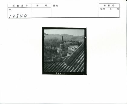 山间古塔建筑细节特写.jpg