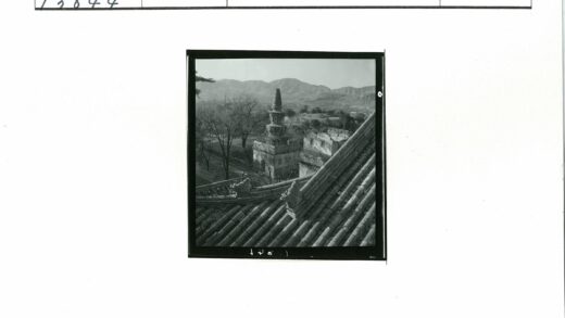 山间古塔建筑细节特写.jpg