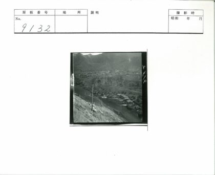 山间古建与河流风光.jpg